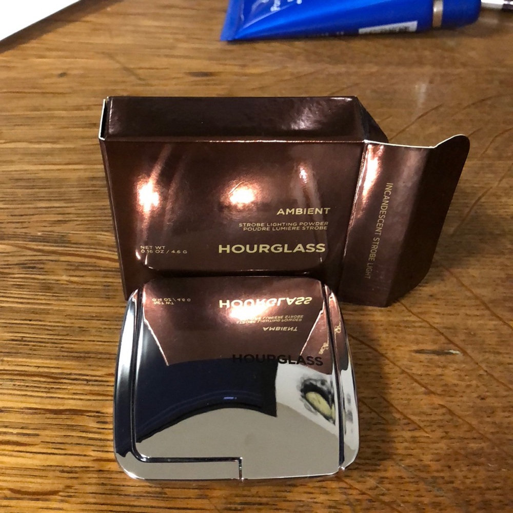 Hourglass Strobe Powder
